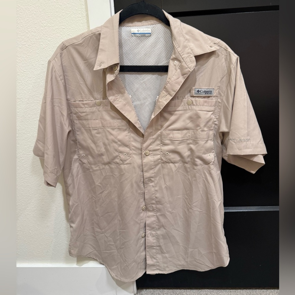 Columbia Men’s Short Sleeve Fishing Shirt in Light Beige